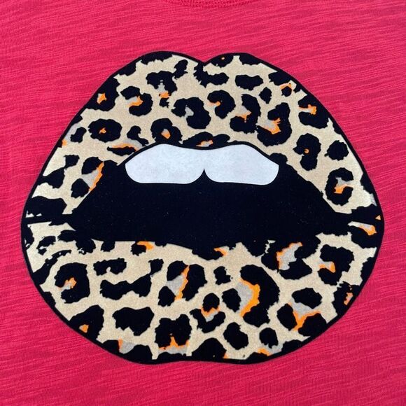 Chaser Leopard Lips T-Shirt in Red size Small - Picture 3 of 6